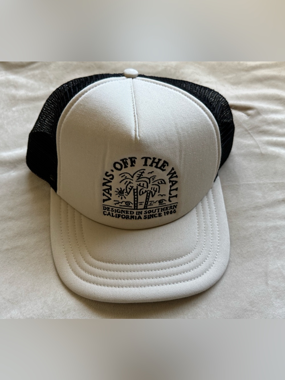Vans trucker hat like new